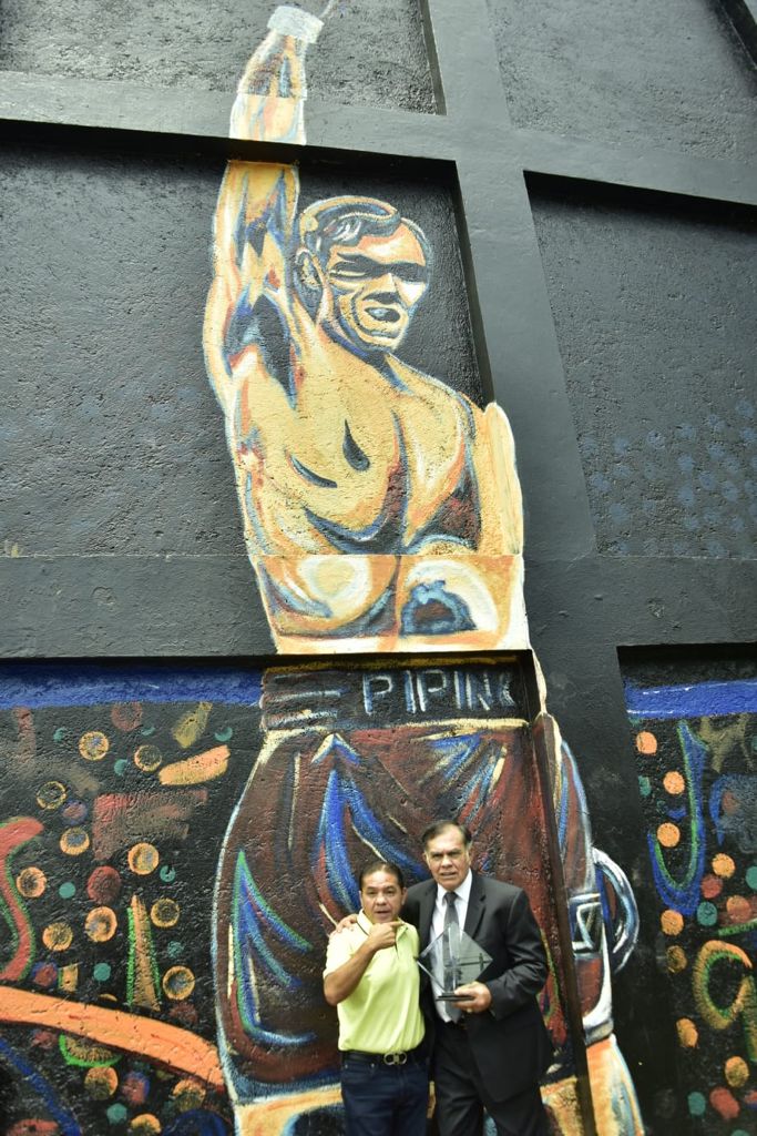 Tribute to Pipino Cuevas with mural “Con el Puno en Alto” | Boxen247.com (Kristian von Sponneck)