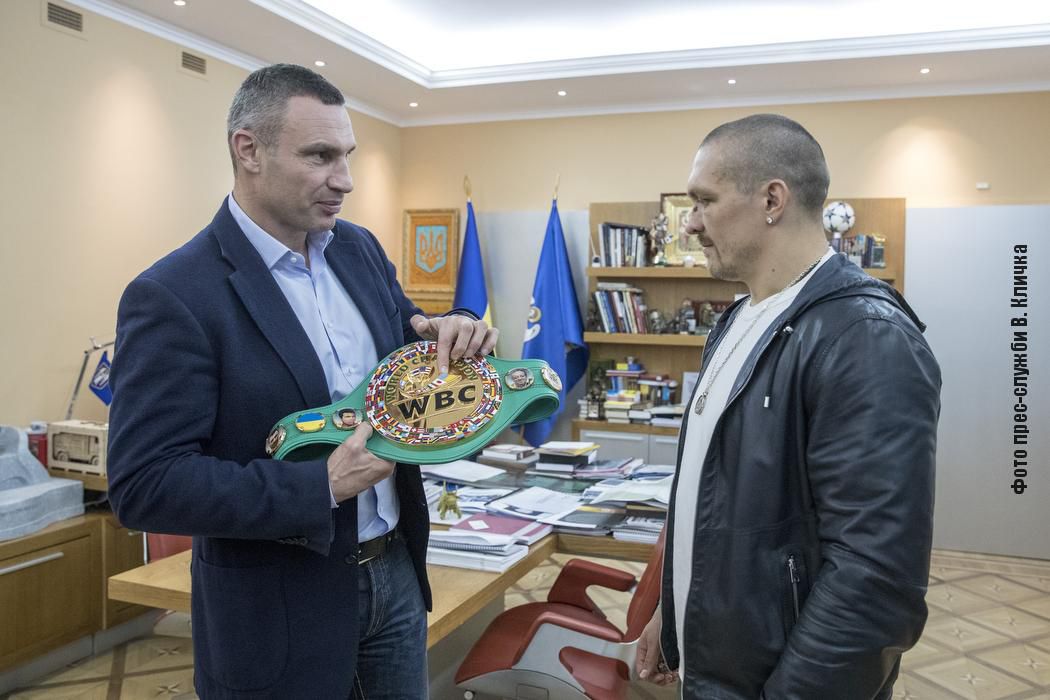 New heavyweight champ Oleksandr Usyk meets with Vitali Klitschko | Boxen247.com (Kristian von Sponneck)