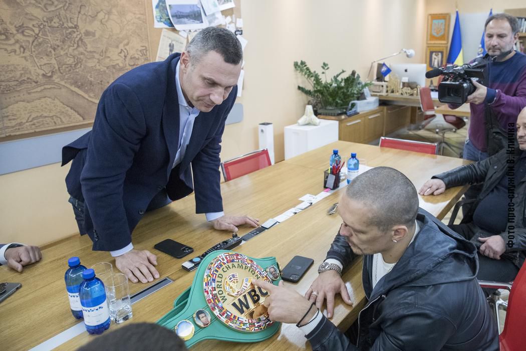 New heavyweight champ Oleksandr Usyk meets with Vitali Klitschko | Boxen247.com (Kristian von Sponneck)