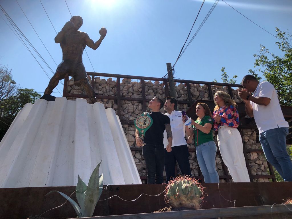 Statue of WBC champion  Oscar Valdez unveiled in Nogales, Sonora | Boxen247.com (Kristian von Sponneck)