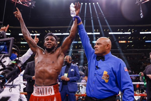 Carlos Adames defeats Sergiy Derevyanchenko in Los Angeles | Boxen247.com (Kristian von Sponneck)